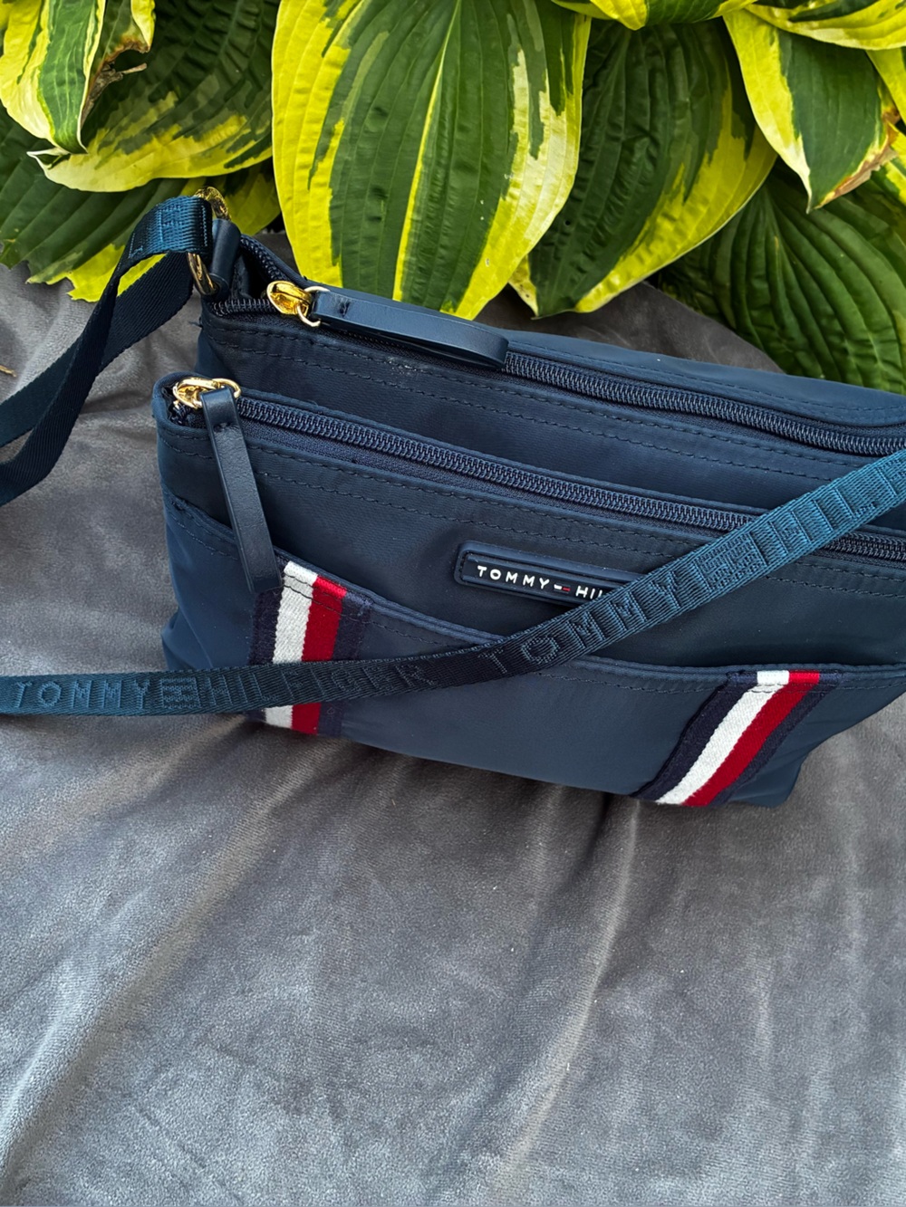 Women’s Tommy Hilfiger Navy Crossbody with Red and White traditional design - Picture 9 of 12